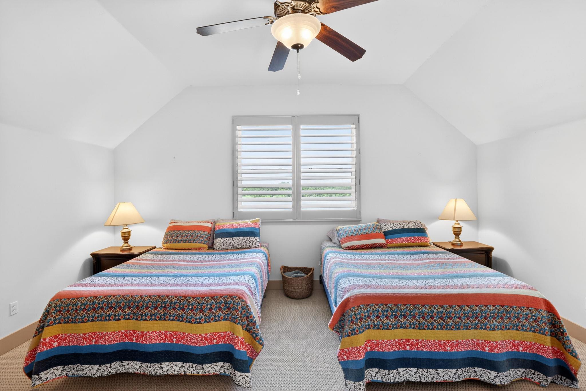 1002 Scenic LOOP
