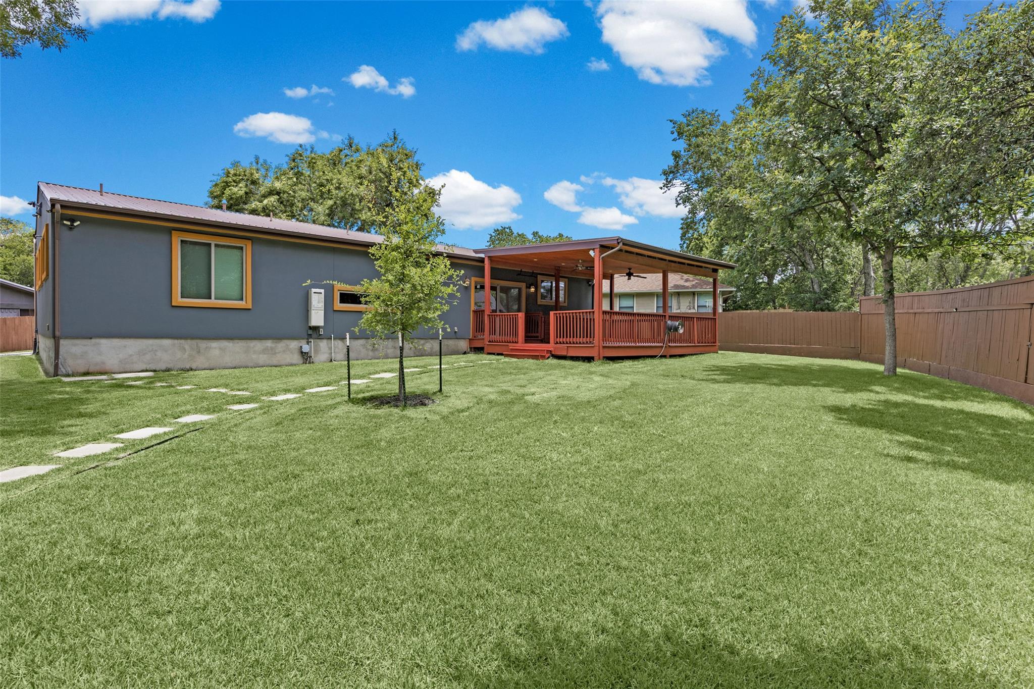 5106 Spruce CV