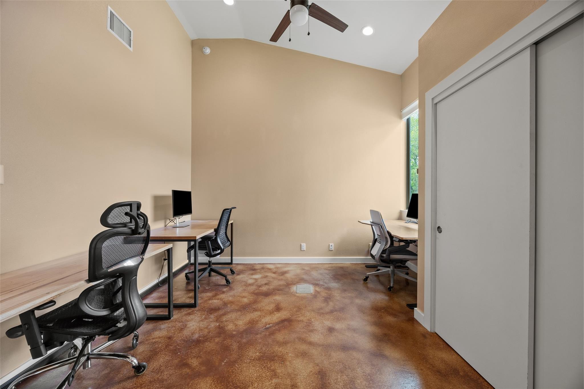 5106 Spruce CV