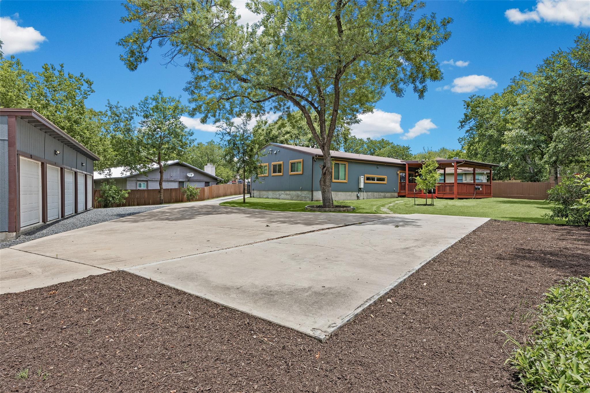 5106 Spruce CV