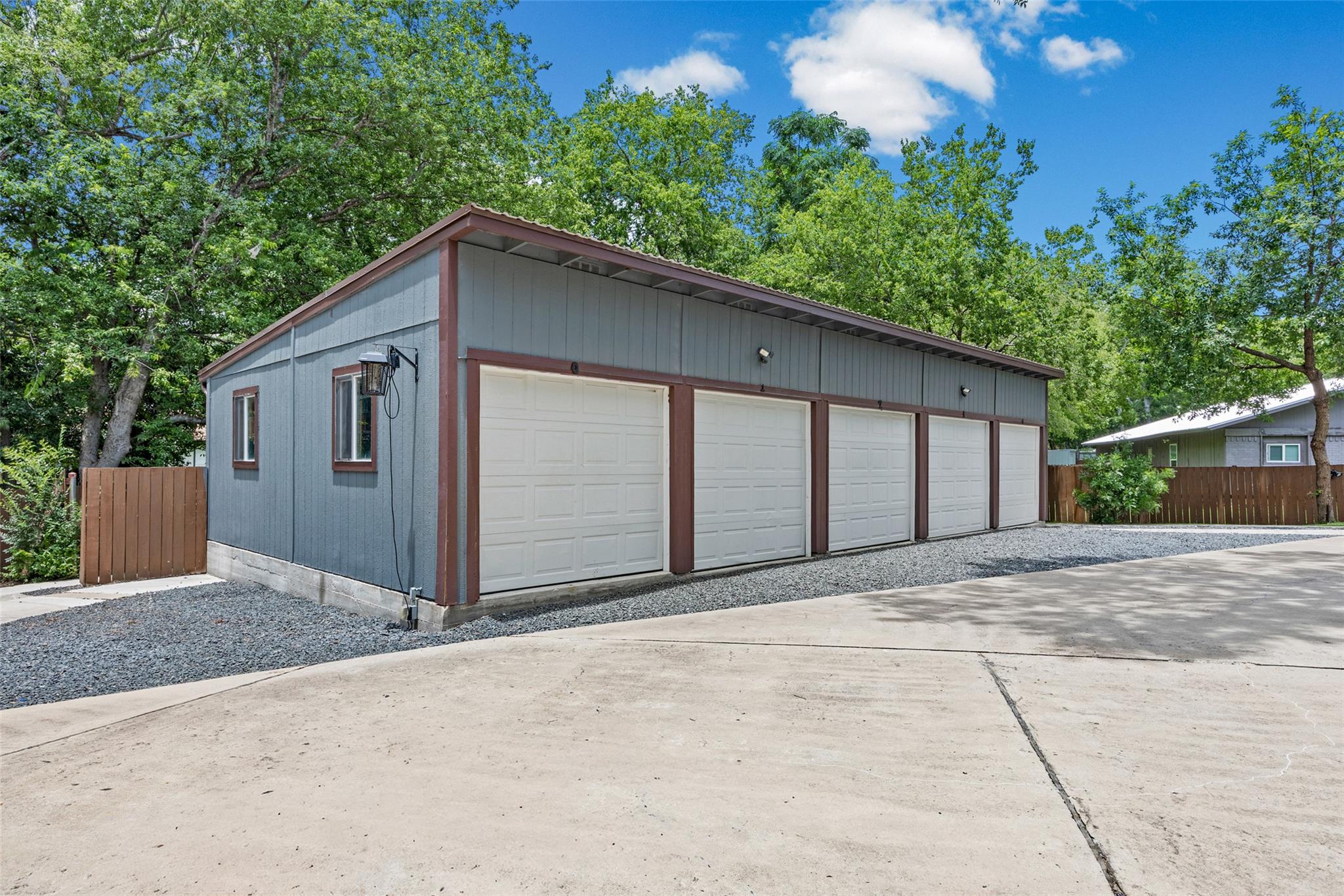 5106 Spruce CV