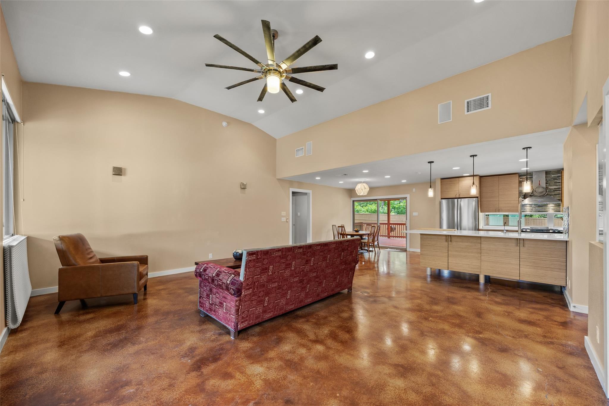 5106 Spruce CV