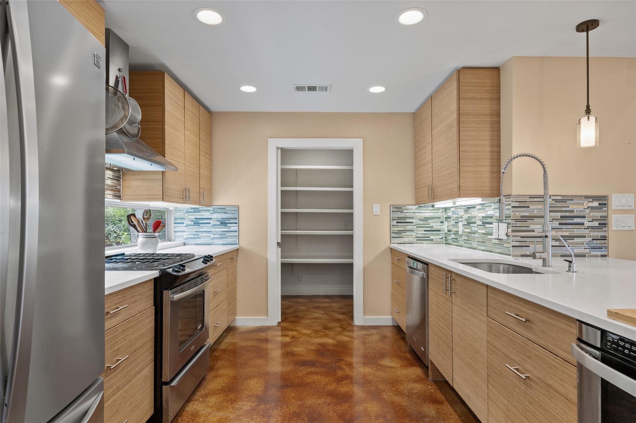 5106 Spruce CV