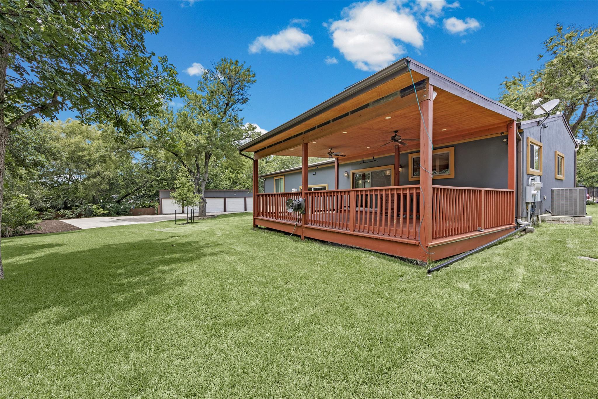 5106 Spruce CV