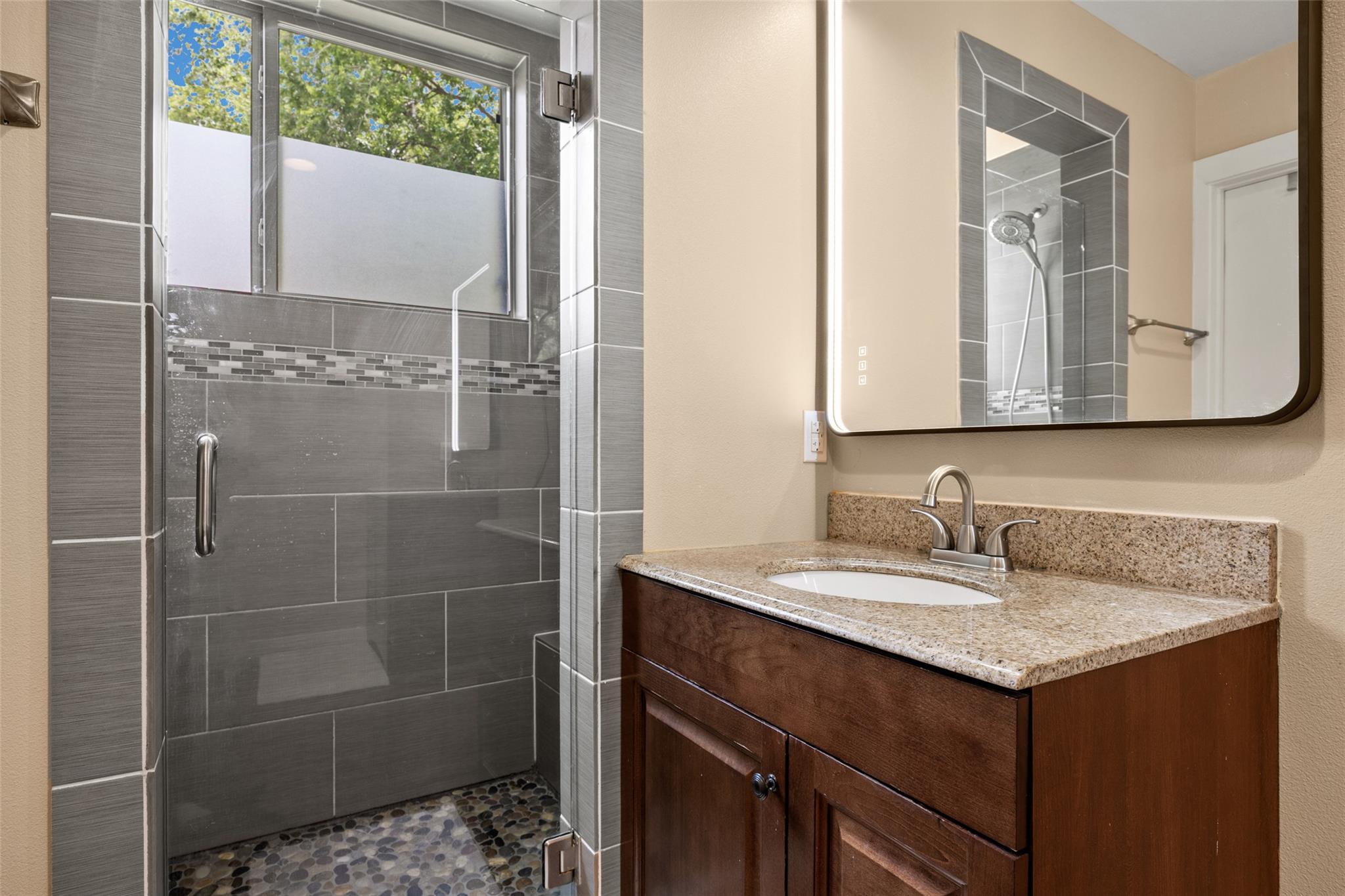5106 Spruce CV