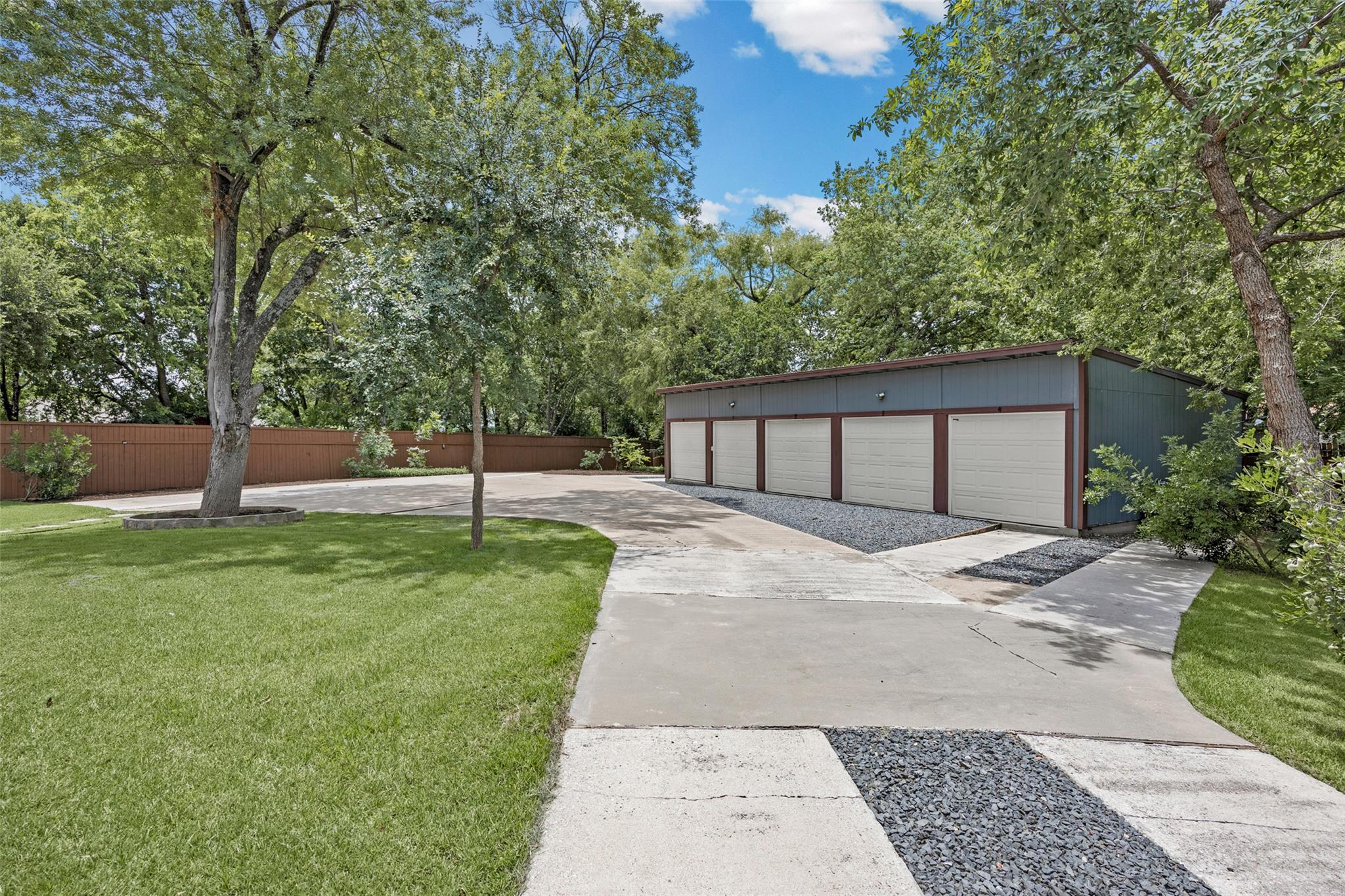 5106 Spruce CV