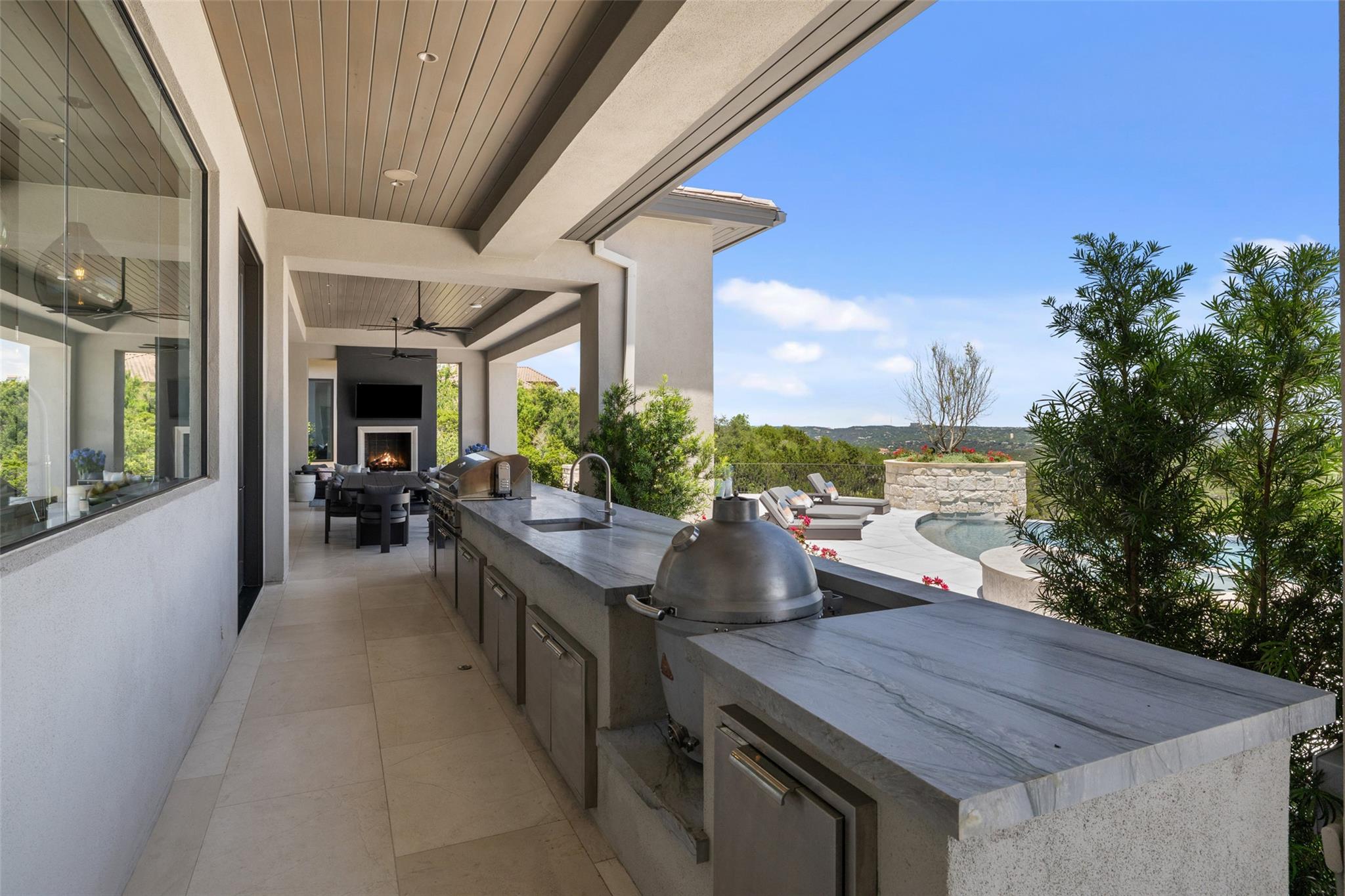 4901 Mirador DR