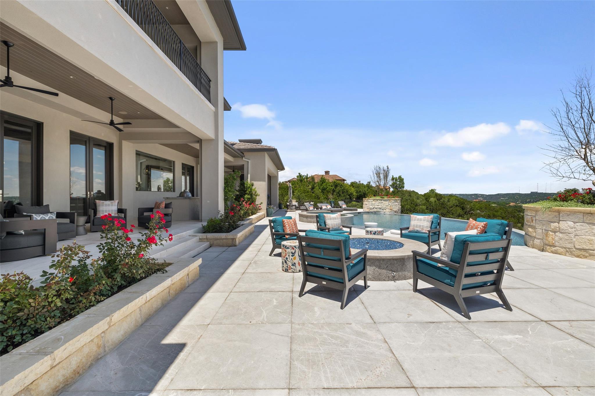 4901 Mirador DR
