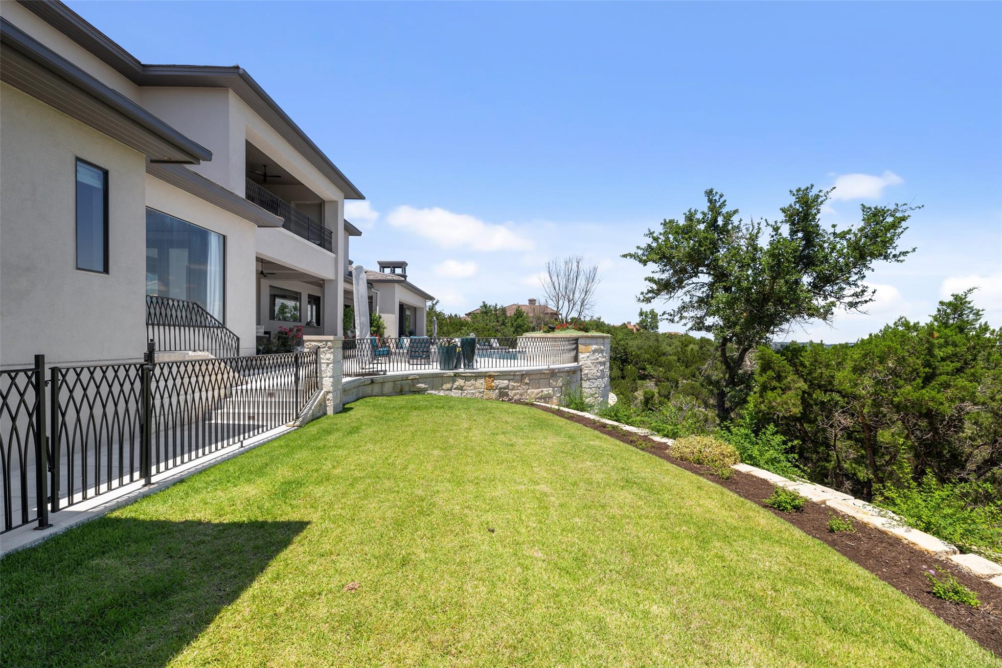 4901 Mirador DR