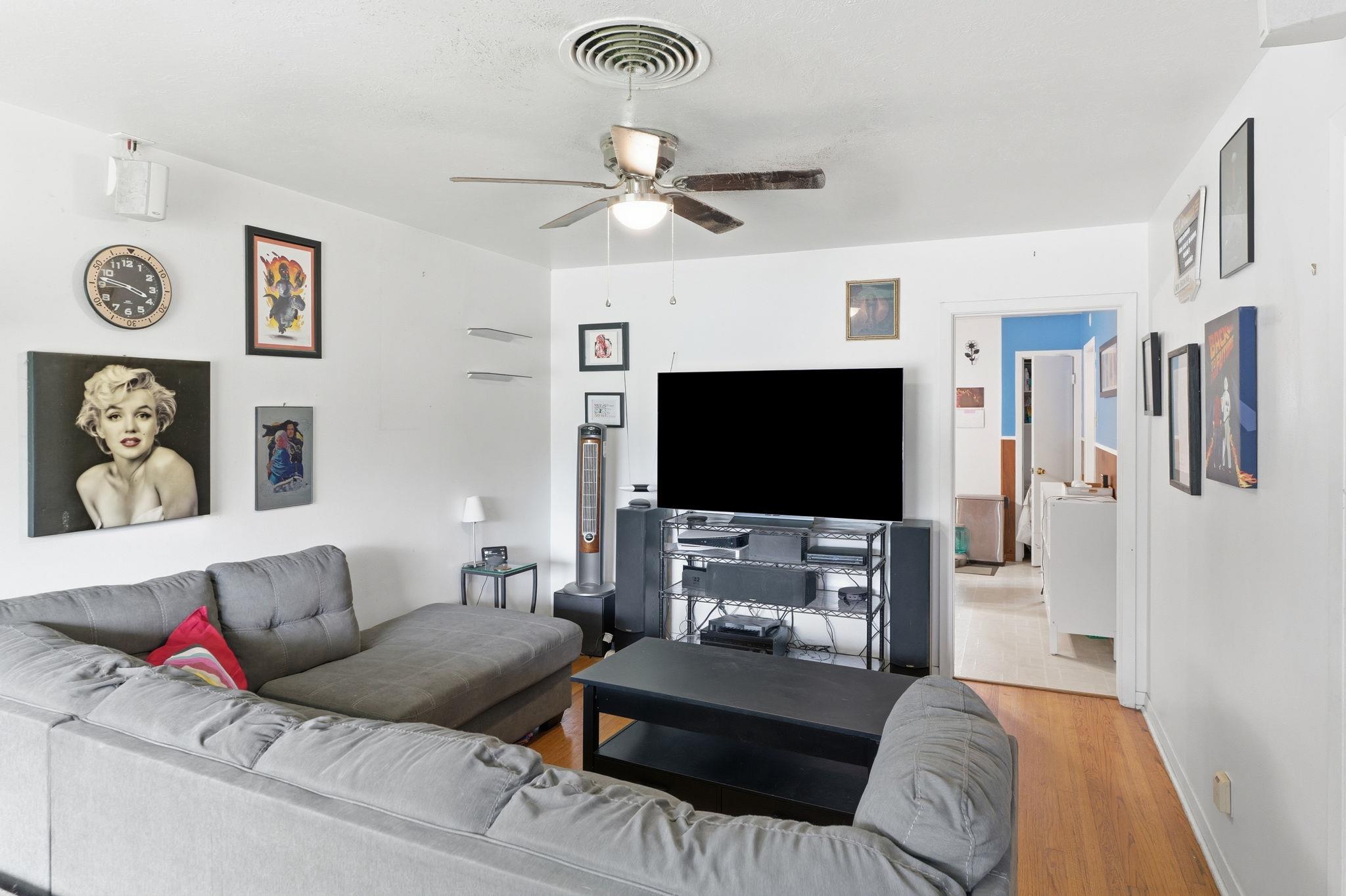 8207 Lazy LN