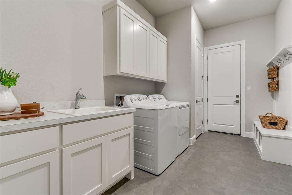 243 Bridge Water LOOP