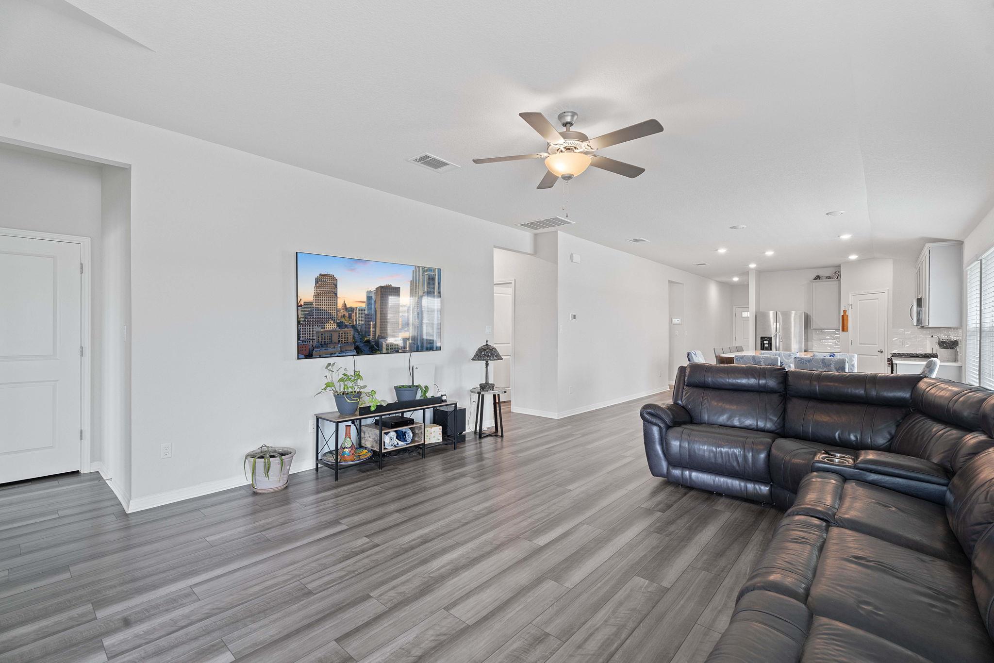 601 S Loriner WAY, Liberty Hill