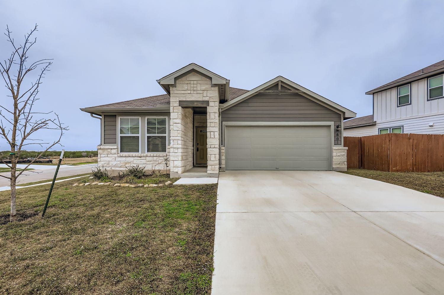 601 S Loriner WAY, Liberty Hill