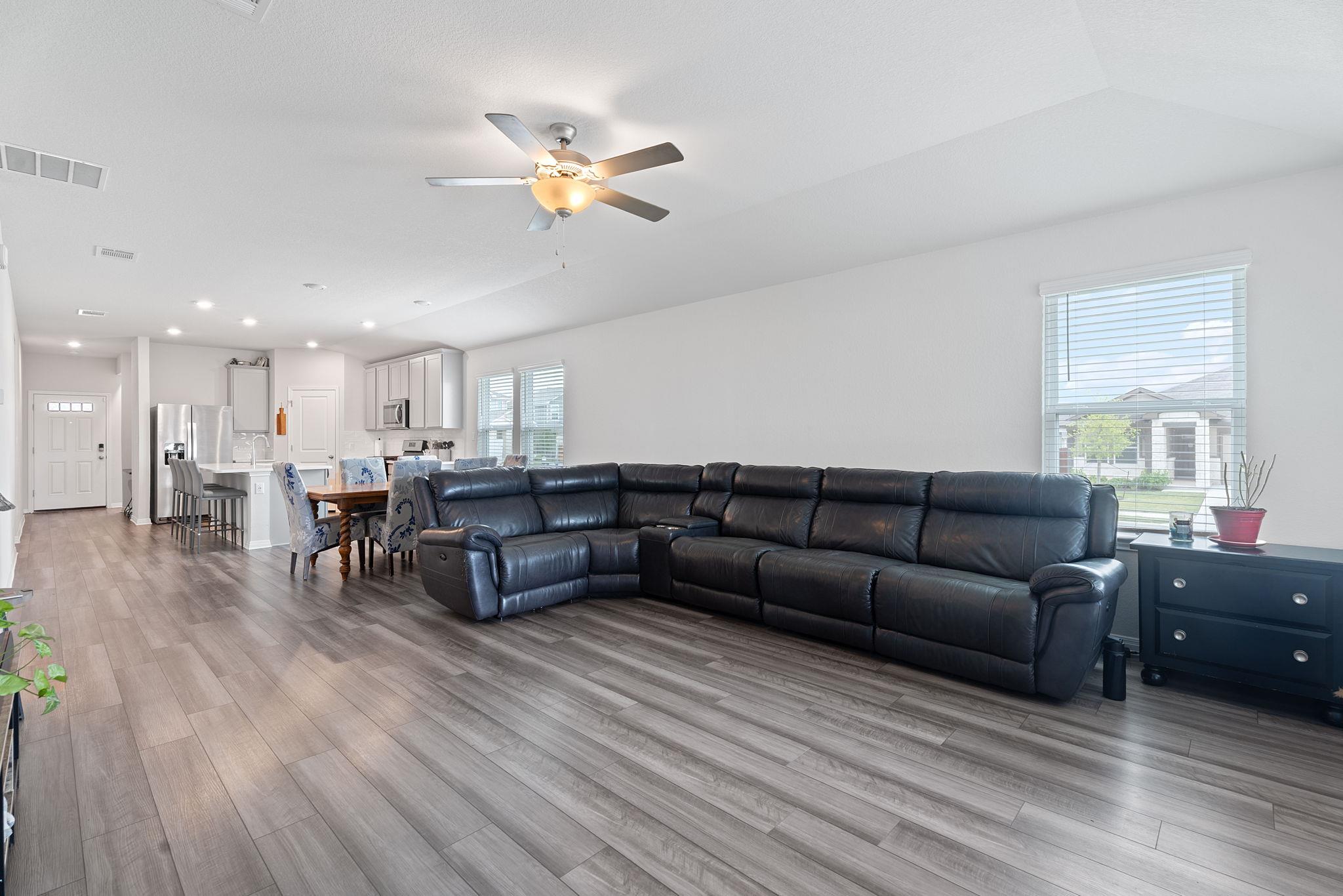 601 S Loriner WAY, Liberty Hill