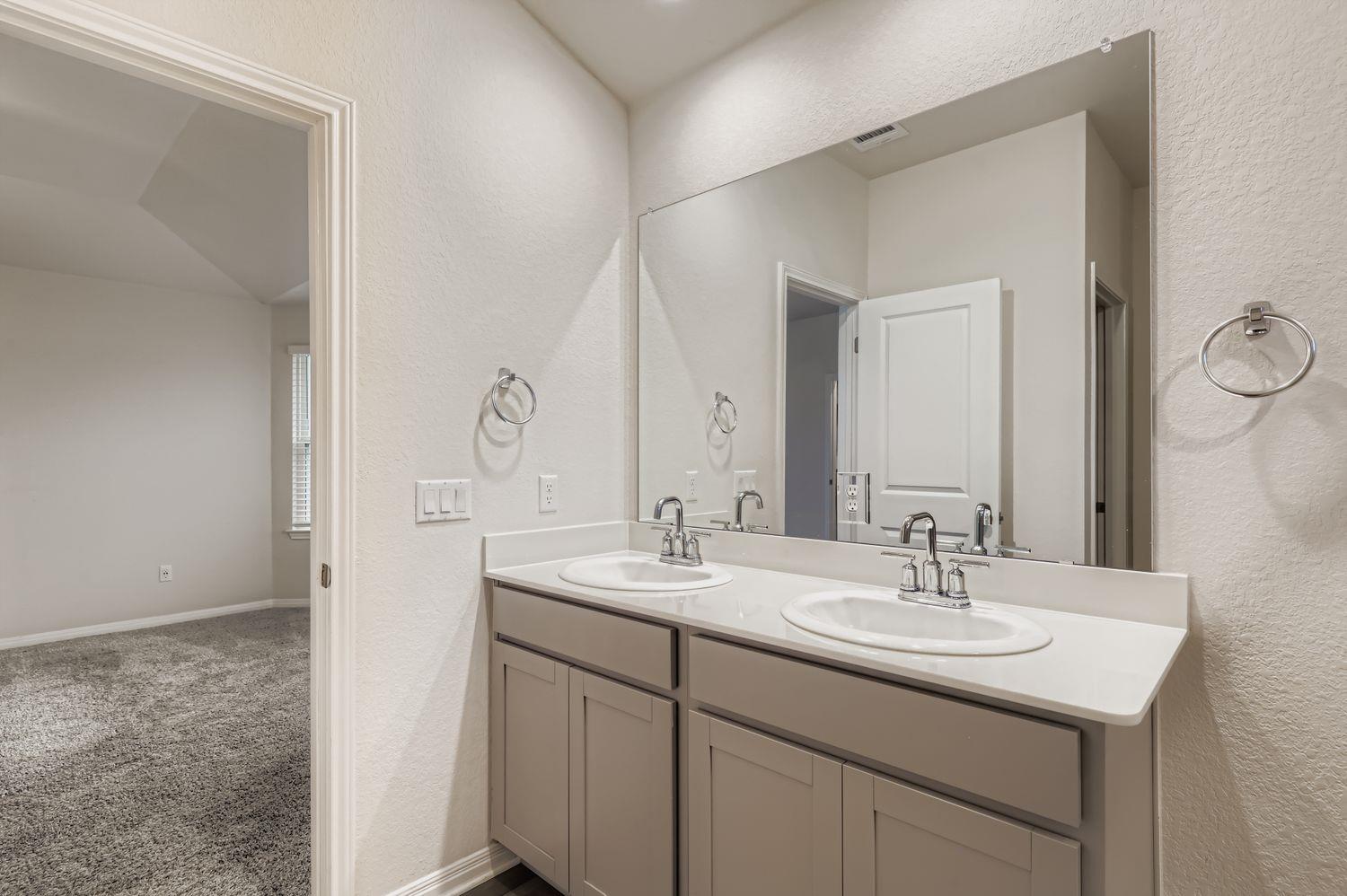 601 S Loriner WAY, Liberty Hill