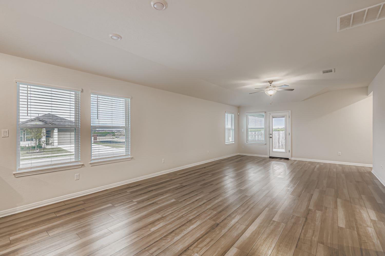 601 S Loriner WAY, Liberty Hill