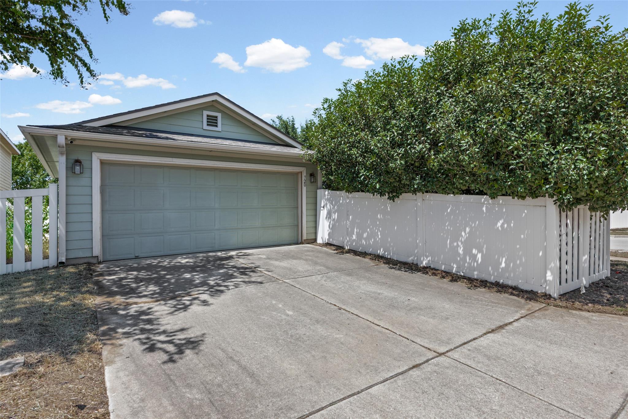 720 Alamo Plaza DR