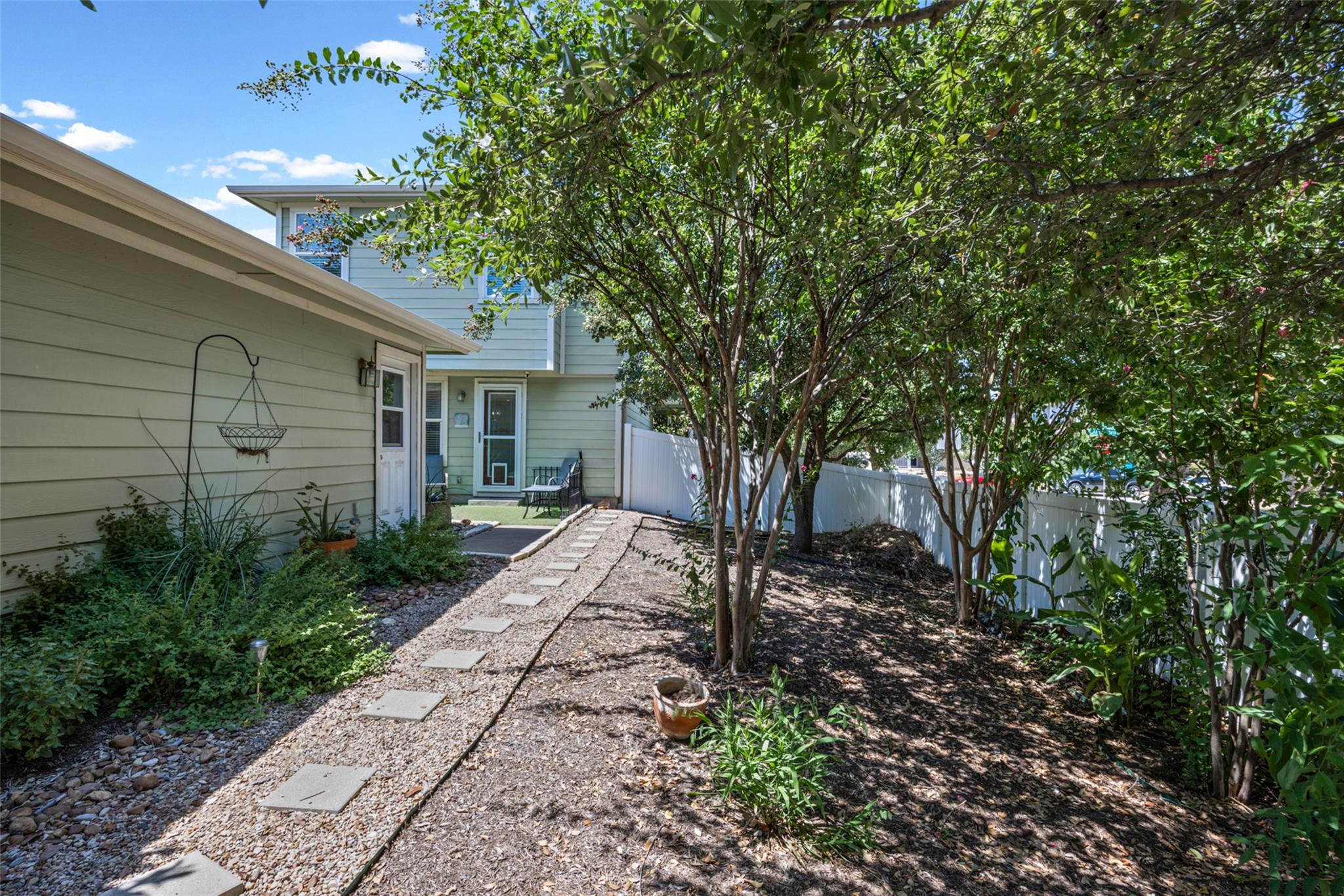 720 Alamo Plaza DR