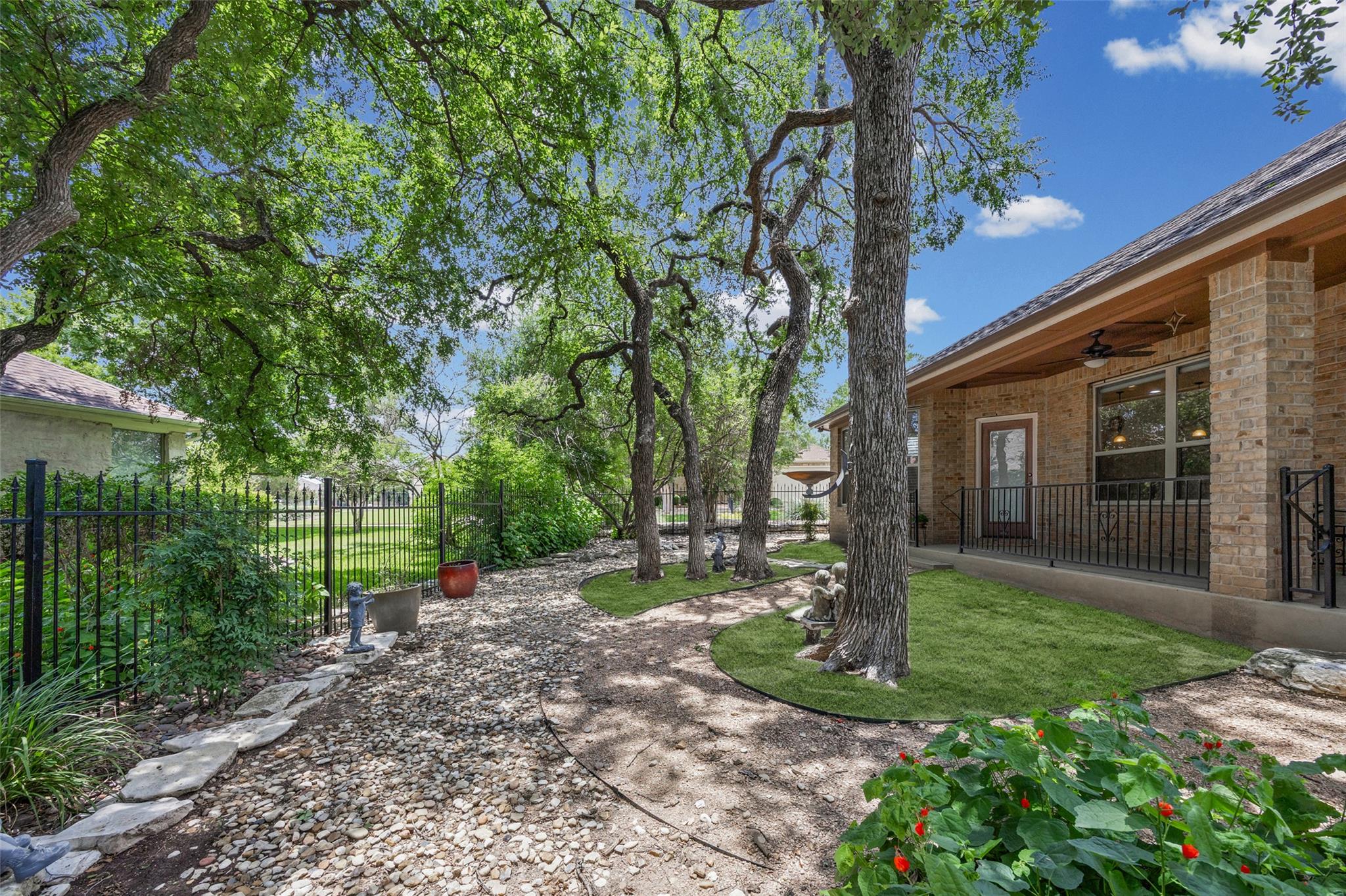 702 Enchanted Rock TRL