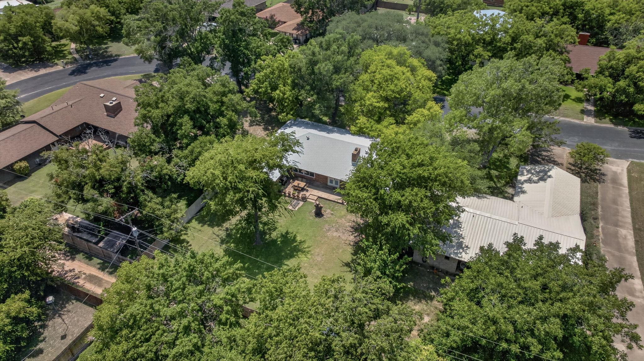 206 Corder LN