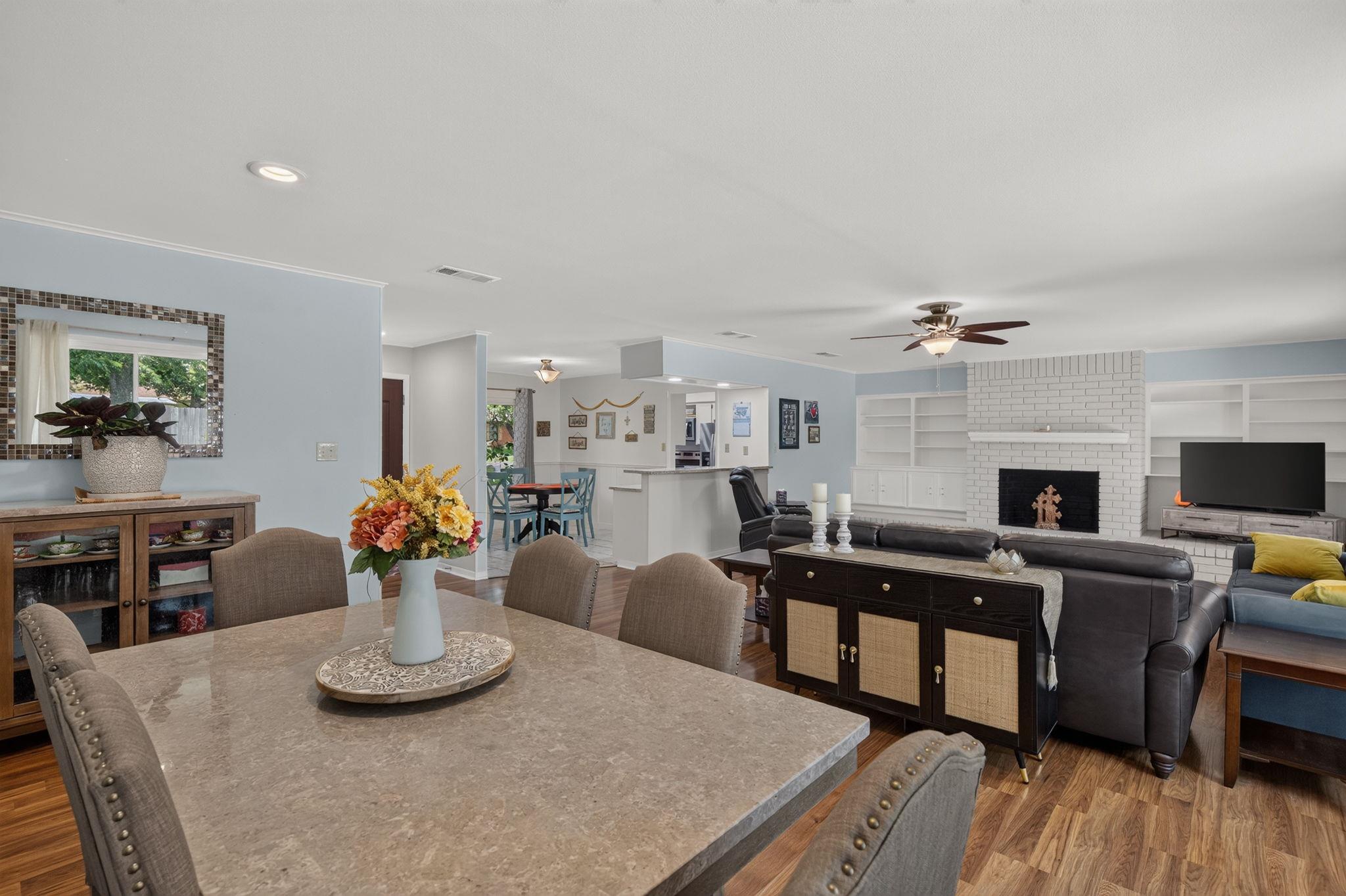 206 Corder LN