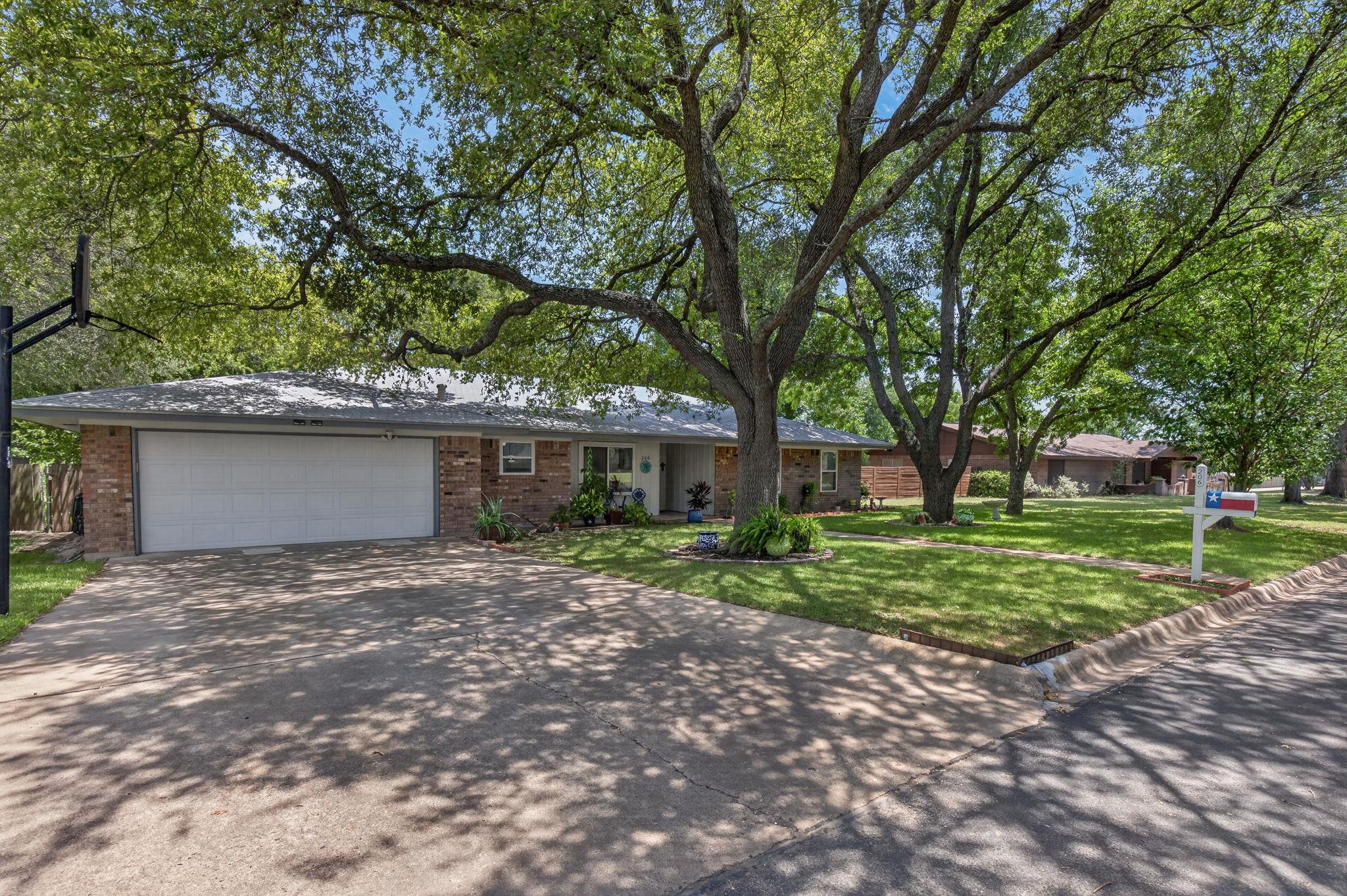206 Corder LN