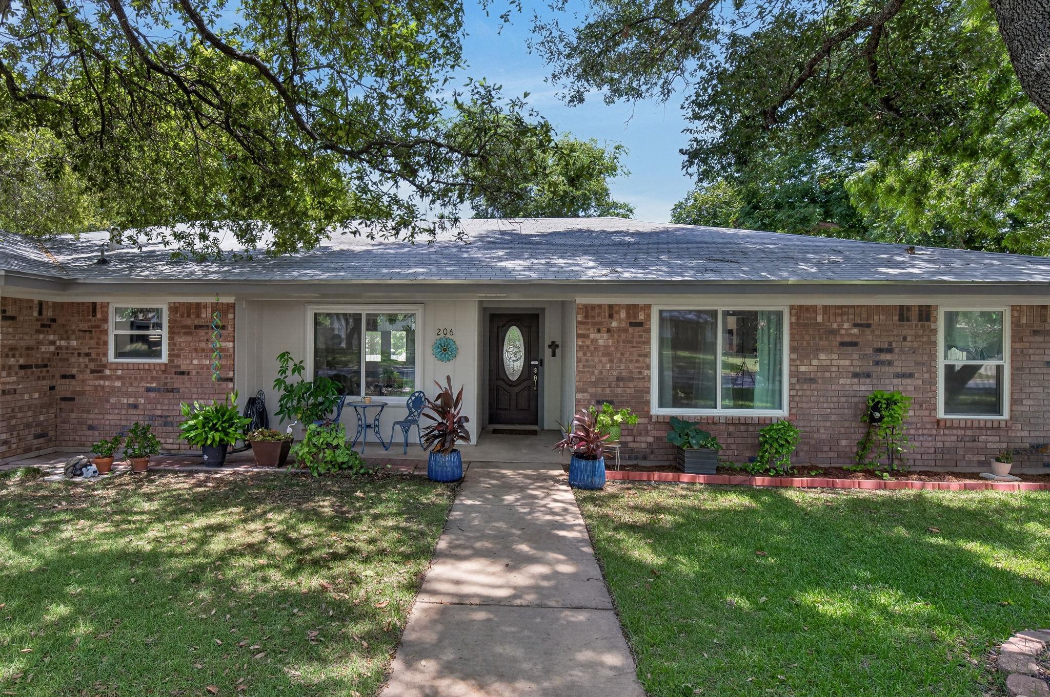 206 Corder LN