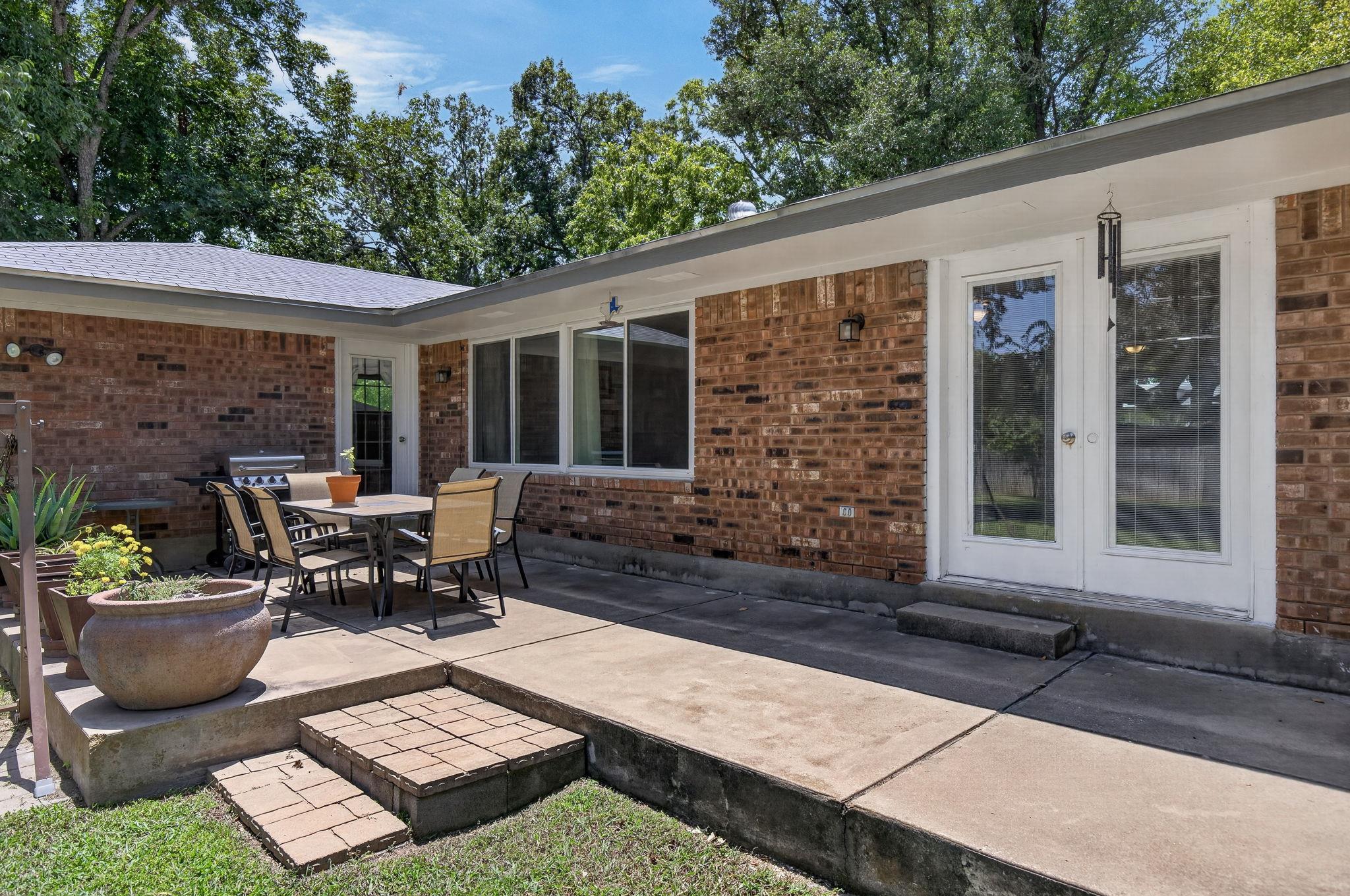 206 Corder LN