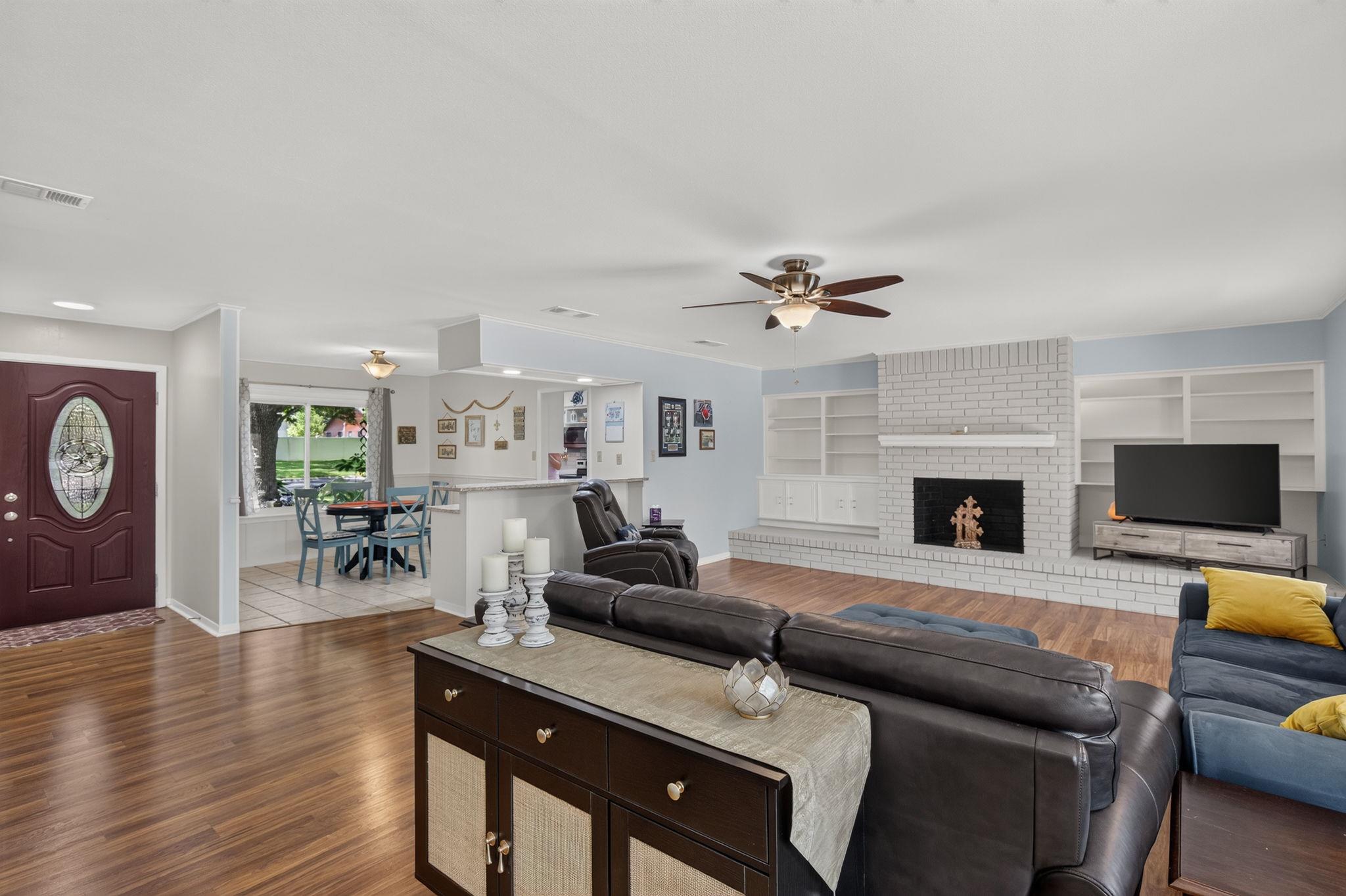 206 Corder LN