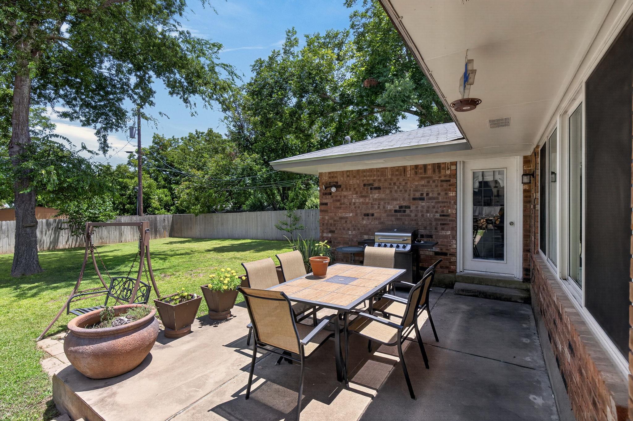 206 Corder LN