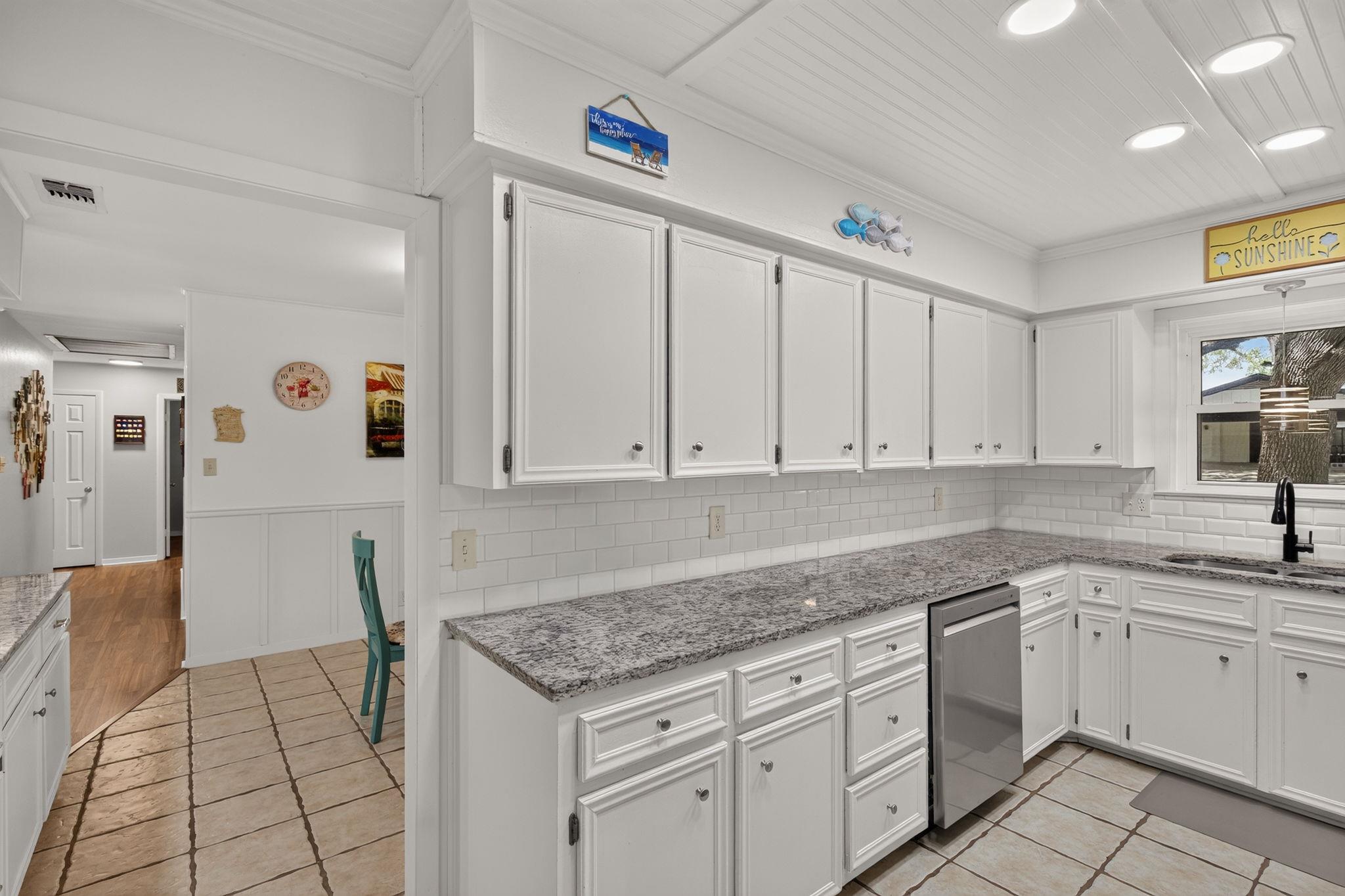 206 Corder LN