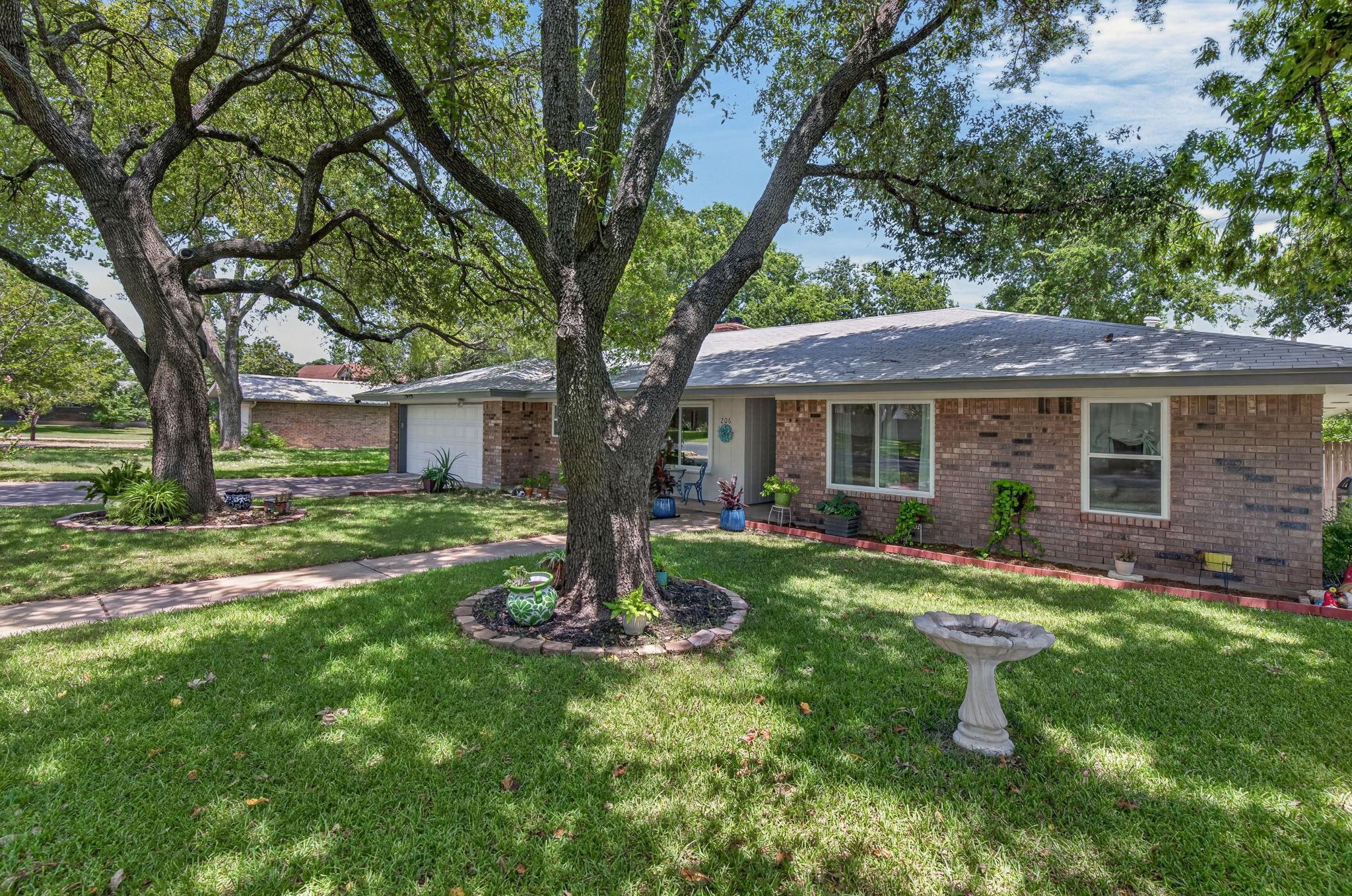 206 Corder LN