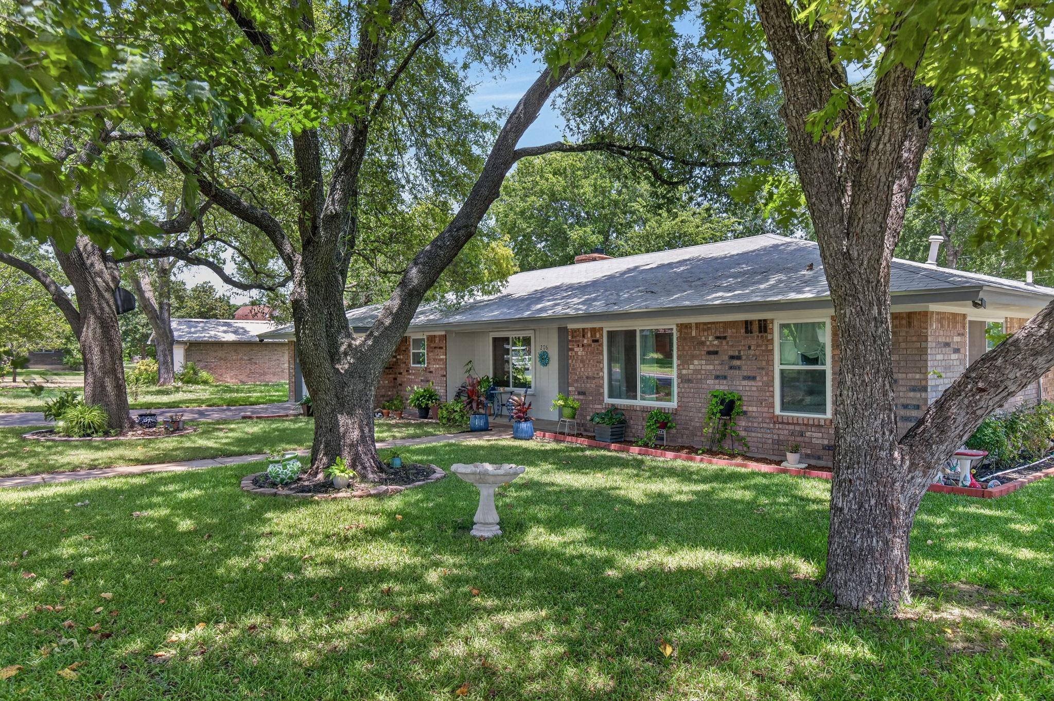 206 Corder LN