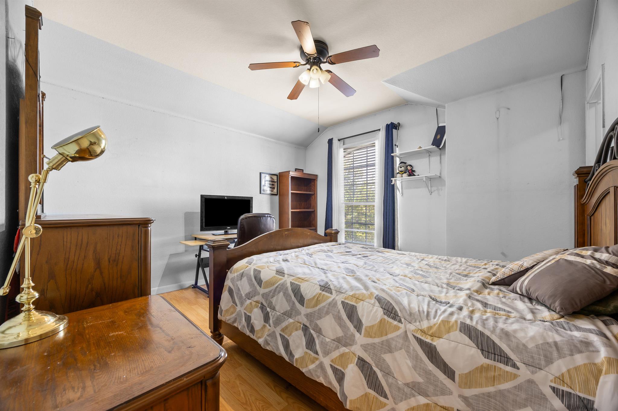 3502 Shiraz LOOP