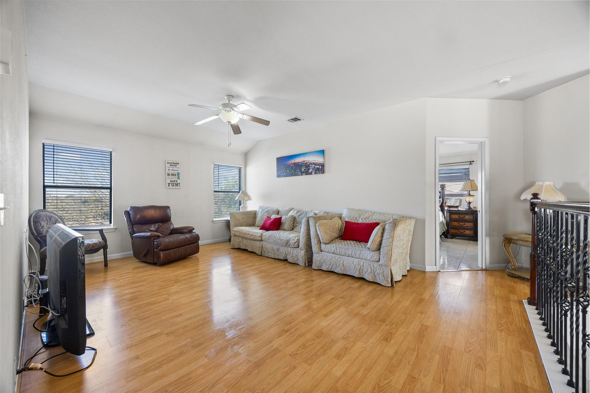 3502 Shiraz LOOP
