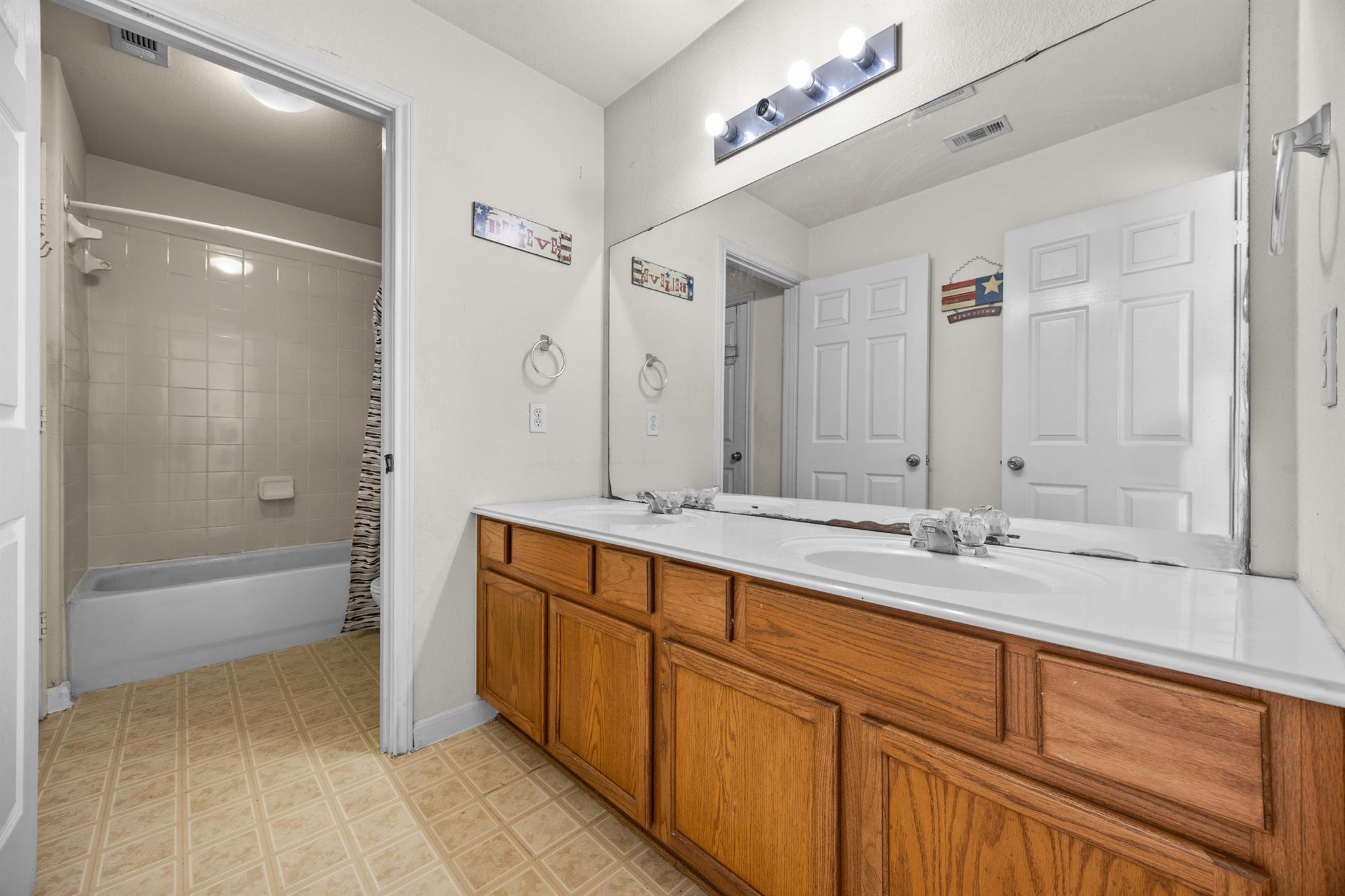 3502 Shiraz LOOP