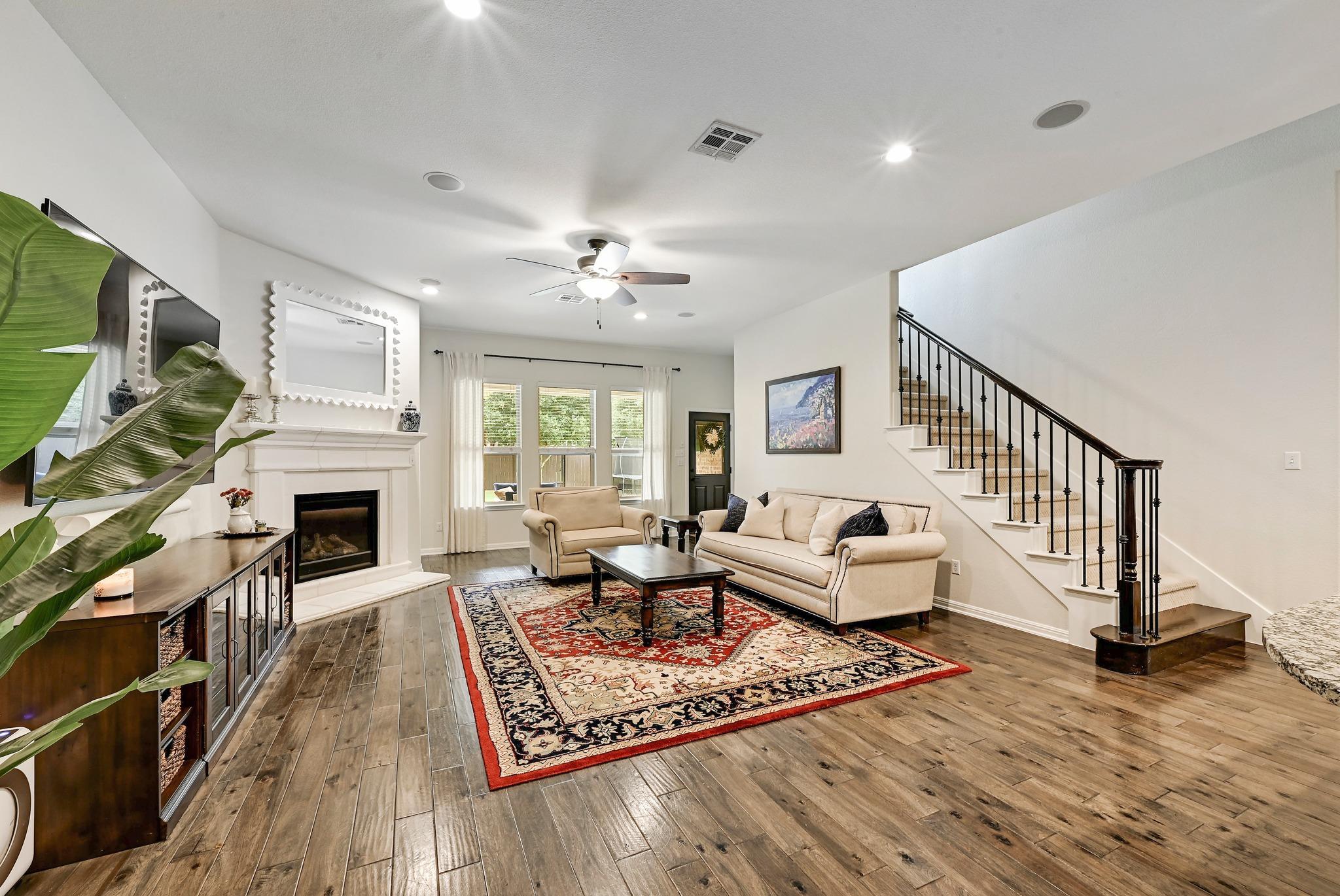 2312 Citrine CV