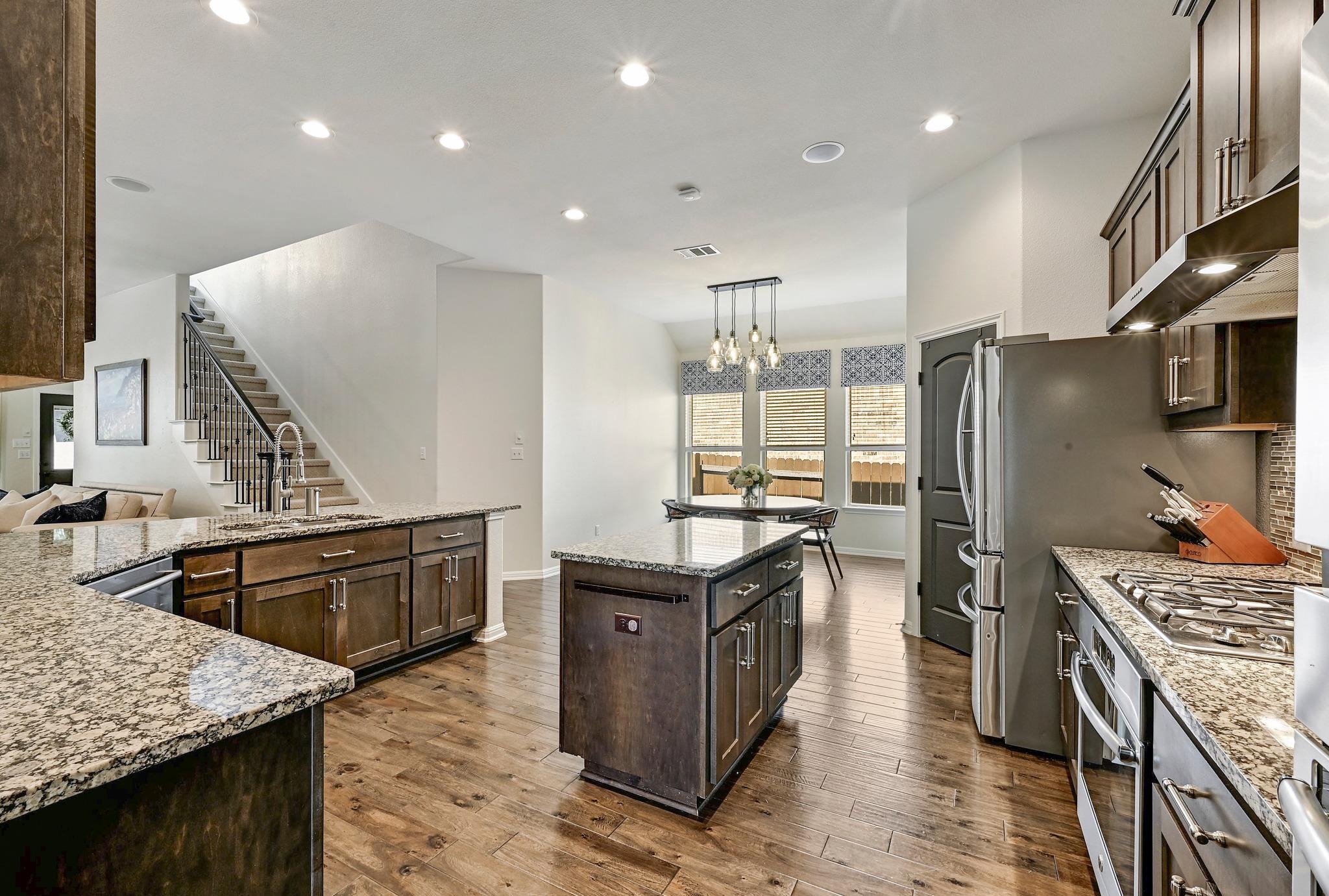 2312 Citrine CV
