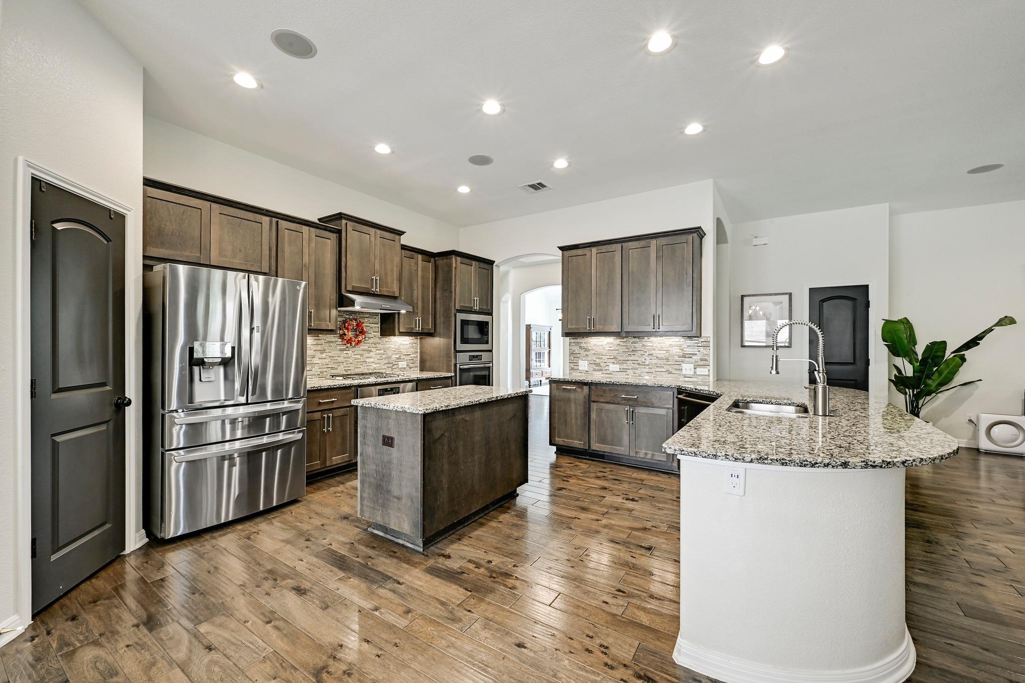 2312 Citrine CV