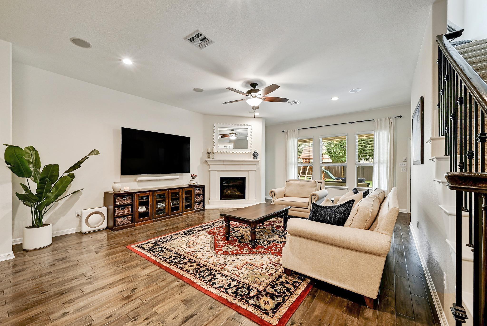 2312 Citrine CV