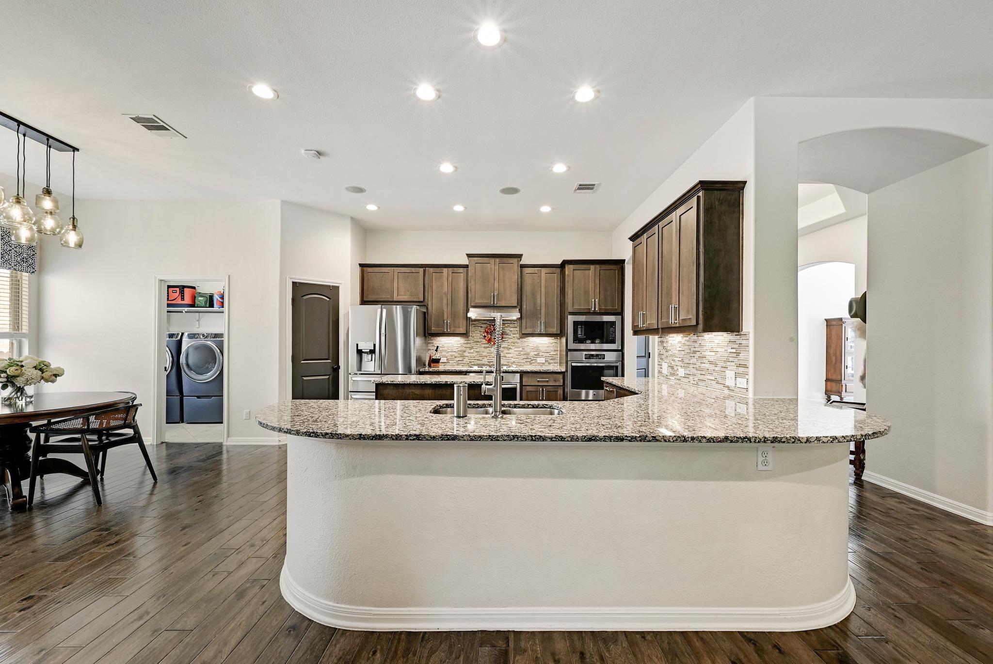 2312 Citrine CV