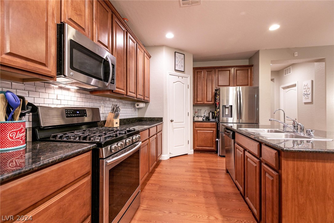 1121 Barron Creek Avenue