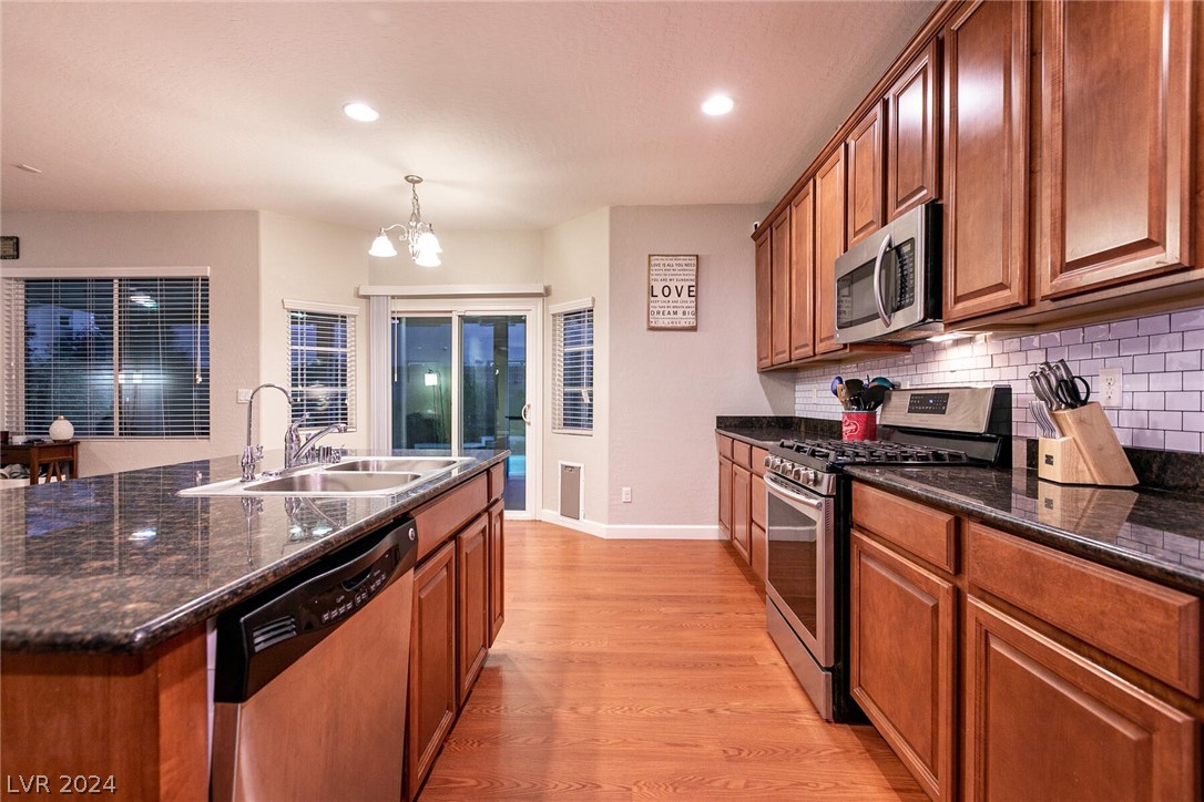 1121 Barron Creek Avenue