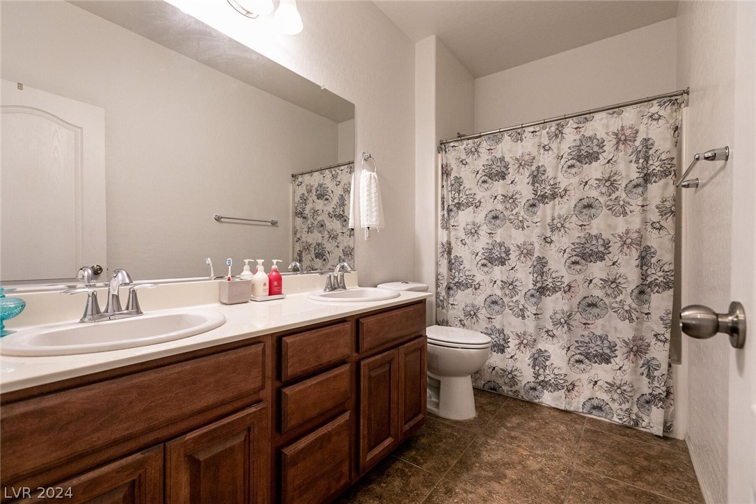 1121 Barron Creek Avenue