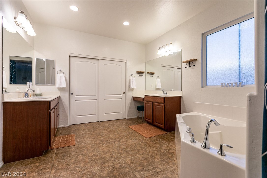 1121 Barron Creek Avenue