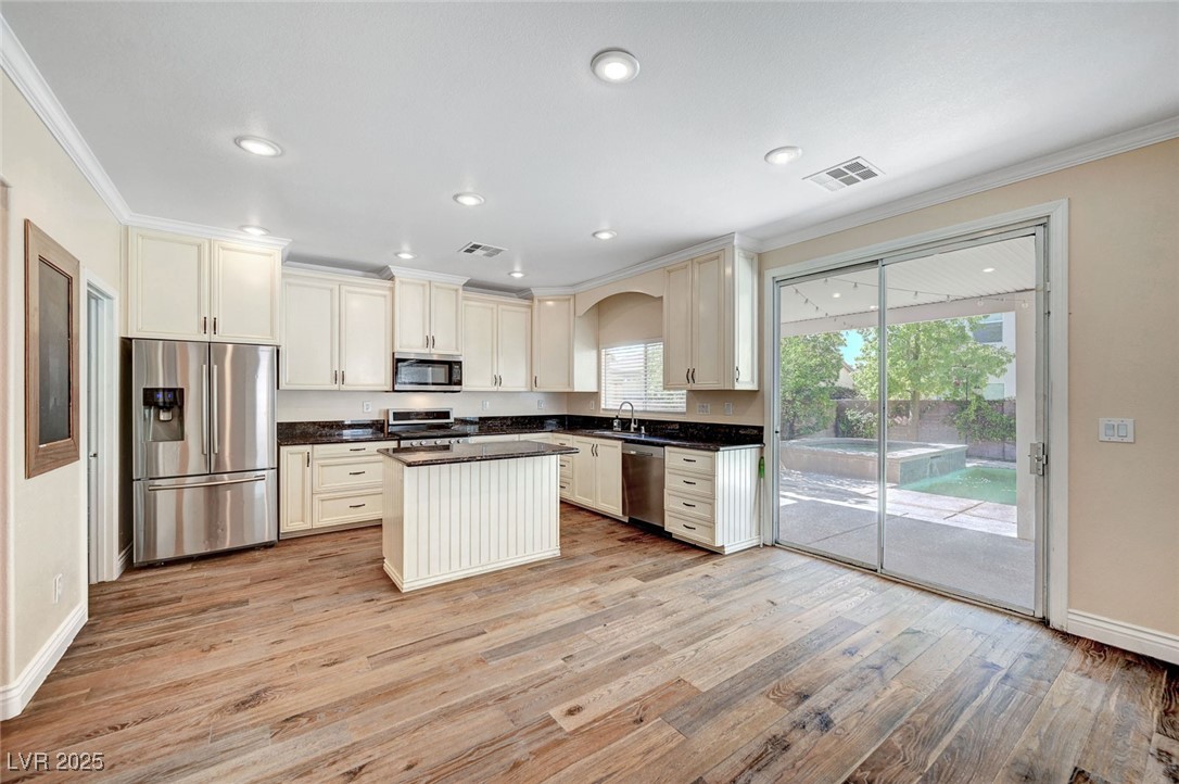 5549 Green Ferry Avenue