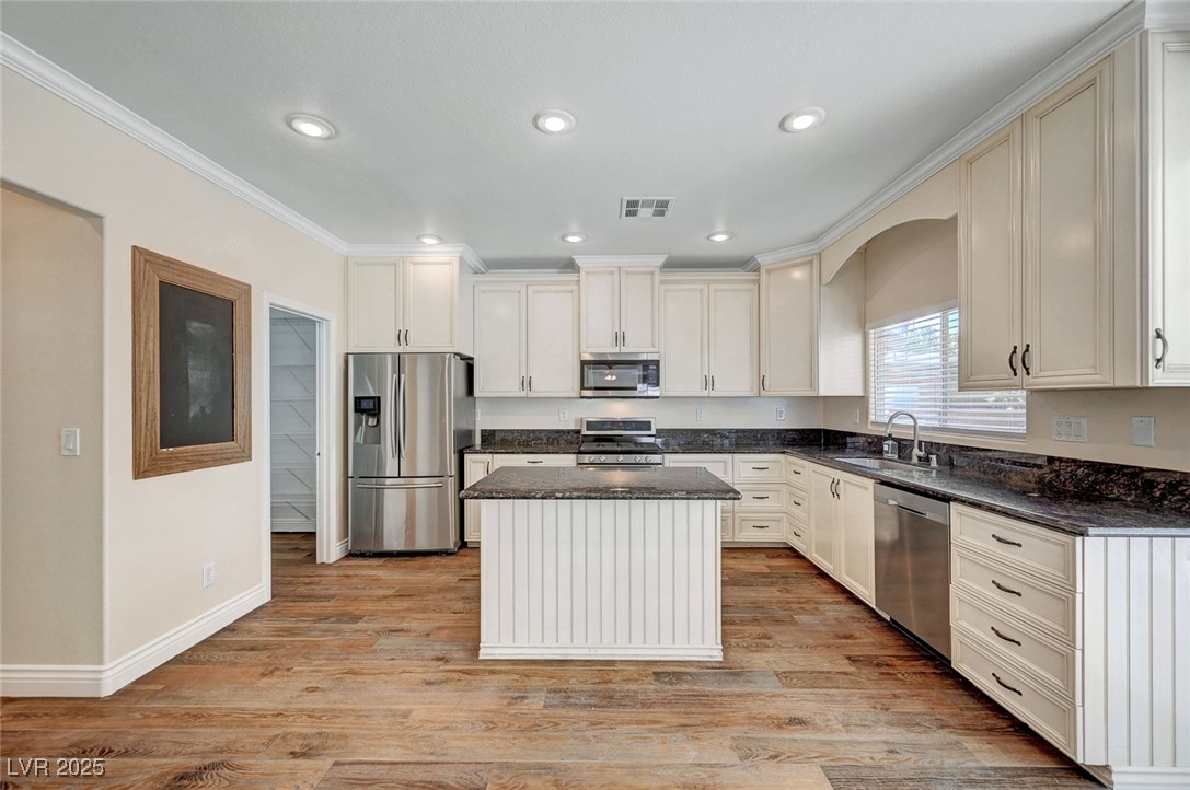 5549 Green Ferry Avenue