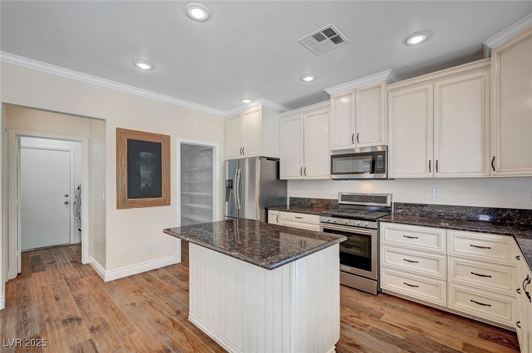 5549 Green Ferry Avenue