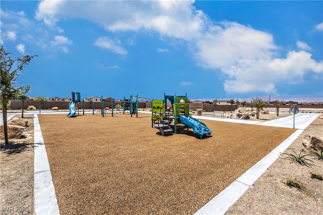 2614 BEGONIA FALLS Avenue 33