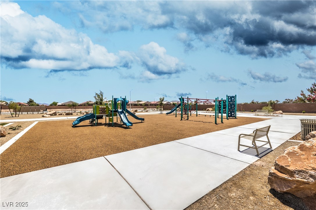 2614 BEGONIA FALLS Avenue 33